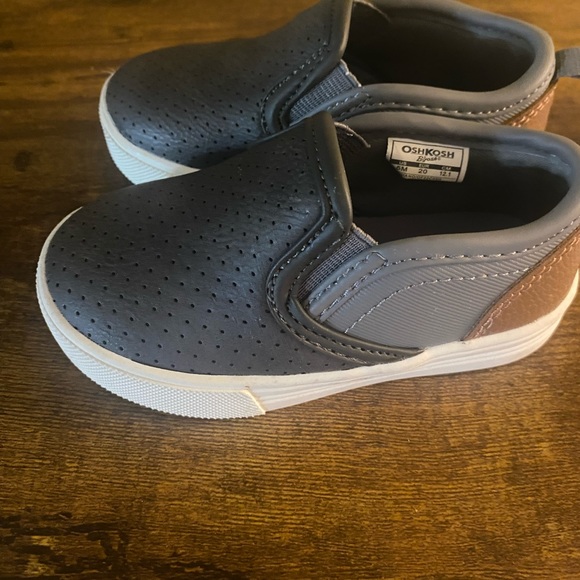 Oshkosh B’gosh toddler slip on shoes - Picture 2 of 5